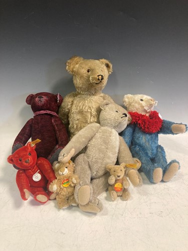 Lot 60 - A 20th century Steiff articulated bear...