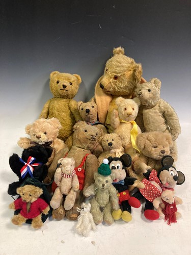 Lot 61 - A collection of various mid-20th century and...