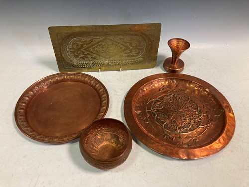 Lot 16 - A Newlyn style copper dish and items of brass...