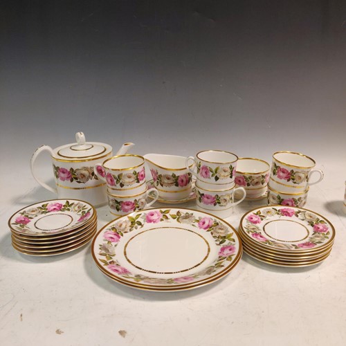 Lot 117 - A Royal Worcester 1969 Royal Garden pattern...