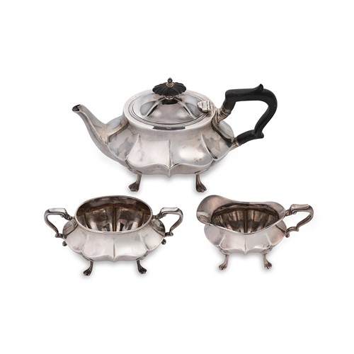 Lot 453 - A George V silver three-piece tea set