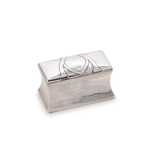 Lot 411 - An Edward VII 'Art Nouveau' style silver casket