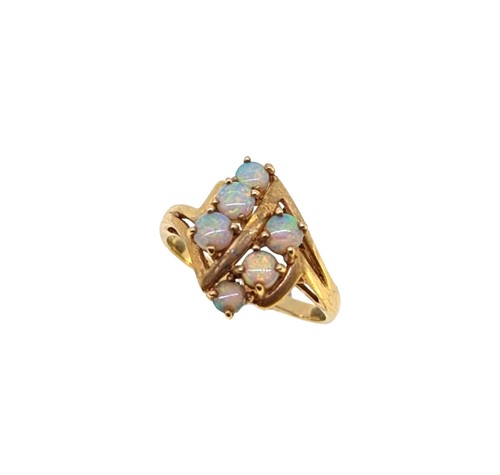 Lot 86 - An opal dress ring
