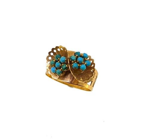 Lot 57 - A turquoise dress ring