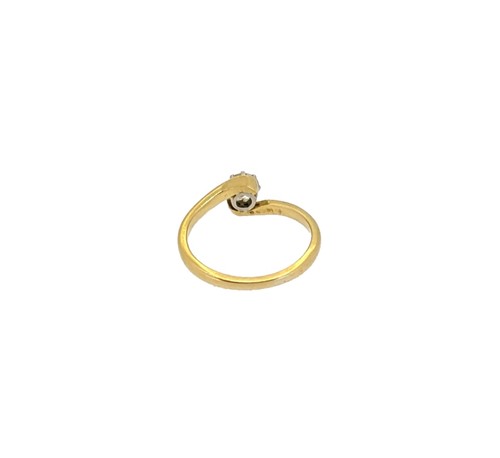 Lot 17 - A single stone diamond ring