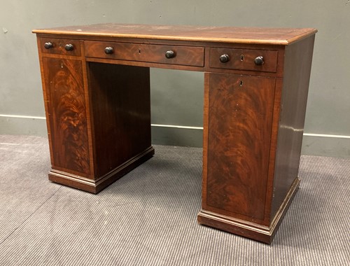 Lot 540 - A 19th century mahogany twin pedestal writing...