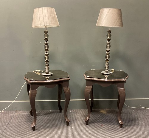 Lot 514 - A pair of mirror topped bedside tables 61 x 55...
