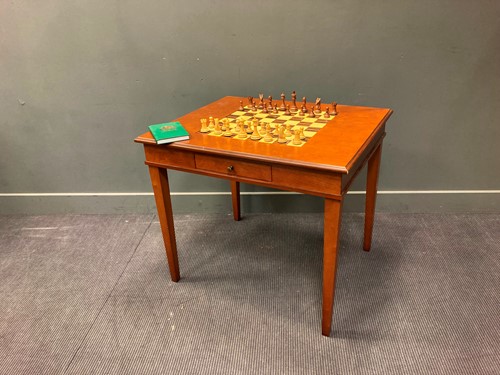 Lot 480 - A House of Staunton Camaratta designed chess...