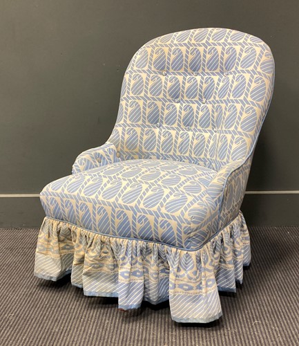 Lot 581 - A Victorian button back nursing chair, 77 x 54...
