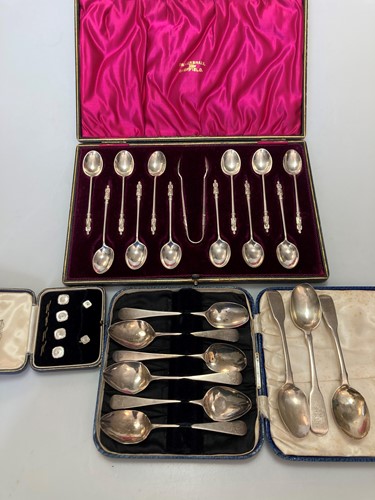 Lot 225 - A cased set of Mappin & Webb silver teaspoons...