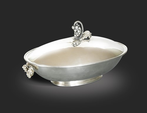 Lot 110 - Georg Jensen (1866-1935), a Danish silver tureen and cover, pattern no. 408B