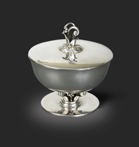 Lot 112 - Georg Jensen (1866-1935), a Danish silver bonbonniere and cover, pattern no. 378