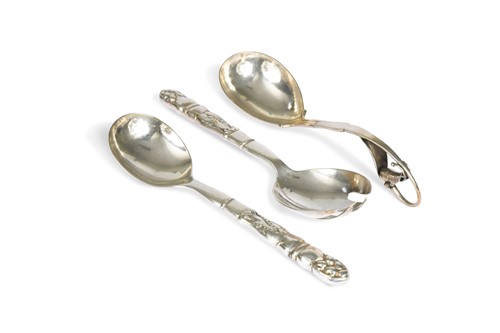 Lot 106 - Georg Jensen (1866-1935), a pair of silver servers, pattern no. 54