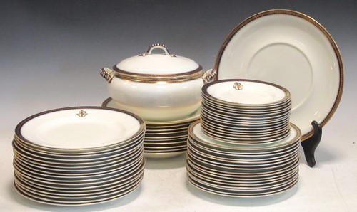 Lot 106 - A George Jones Dinner service comprising 17...