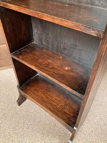 Lot 163 - A Heal's style Arts & Crafts oak bookcase