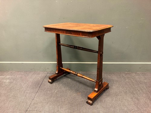Lot 538 - An early 19th century rosewood lamp table,...