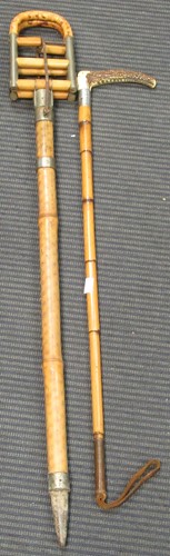 Lot 89 - A shooting stick and riding crop 88.5cm tall,...
