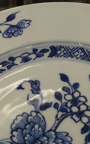 Lot 57 - A Nanking Cargo porcelain plate, 18th century,...