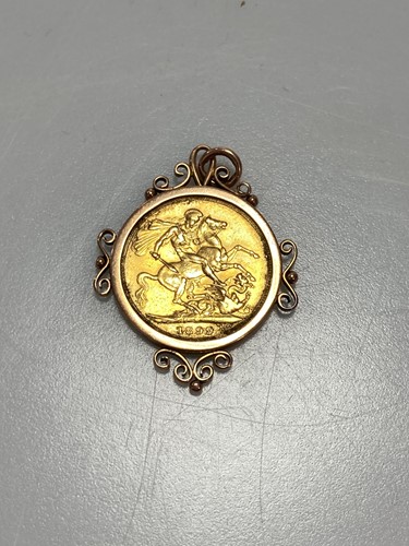 Lot 209 - Gold sovereigh 1899, mounted as a pendant