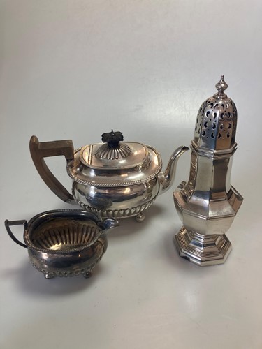 Lot 248 - A silver teapot and milk jug, together with a...