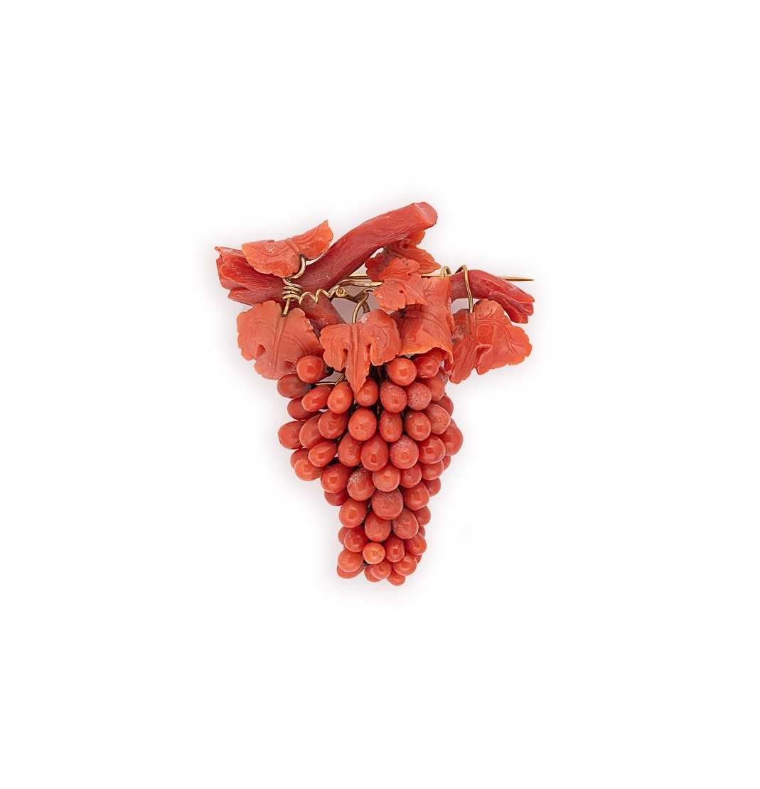 Lot 48 - A carved coral brooch
