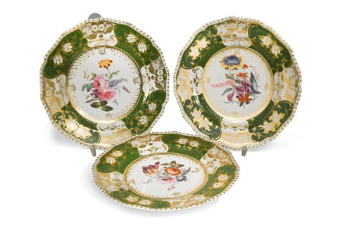 Lot 679 - A set of thirty Bloor Derby dinner plates, circa 1820