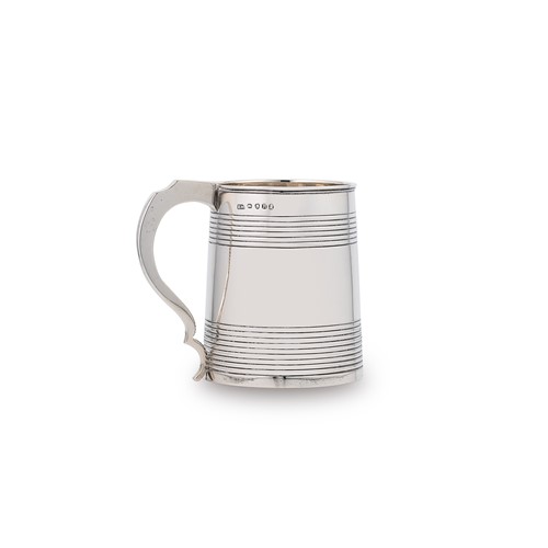 Lot 352 - A George III silver mug