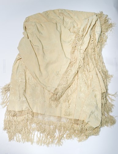 Lot 93 - A Chinese embroidered silk lady's summer jacket, circa 1900-1920