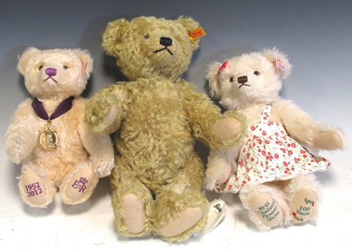 Lot 91 - Three modern Steiff bears, to include a Steiff...