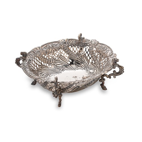 Lot 374 - A Victorian silver sweetmeat basket