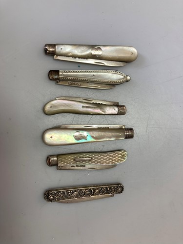 Lot 223 - A collection of 6 folding fruit knives with...