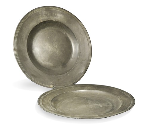 Lot 581 - A pair of pewter chargers, late 17th or early 18th century
