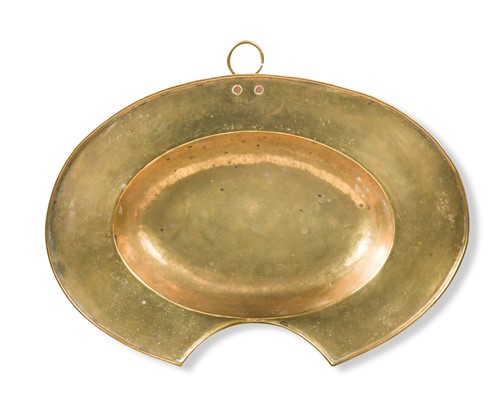 Lot 523 - An antique brass barber's bowl, late 18th or early 19th century
