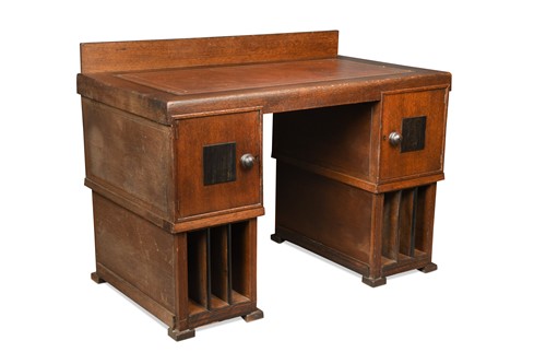 Lot 285 - An Art Deco oak desk