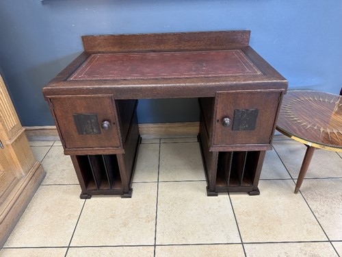 Lot 228 - An Art Deco oak desk