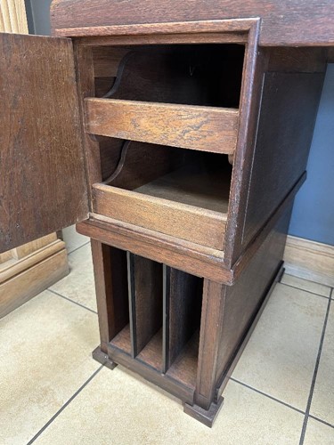 Lot 228 - An Art Deco oak desk