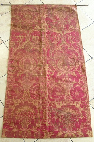 Lot 191 - An antique Italian silk Damask wall hanging,...
