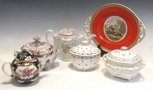 Lot 195 - An 18th century Worcester blue scaled teapot...