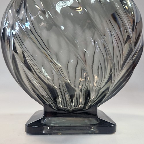 Lot 7 - Rudolf Schrötter for Inwald, an Art Deco grey glass vase, circa 1935