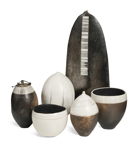 Lot 58 - Jane Hollidge (Contemporary), a collection of six smoke fired vessels