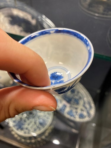 Lot 4 - A pair of Chinese blue and white tea bowls and saucers, Kangxi Period (1662-1722)