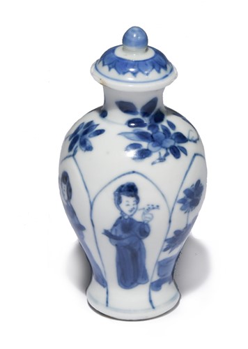 Lot 13 - A small Chinese blue and white baluster vase, Kangxi (1662-1722)