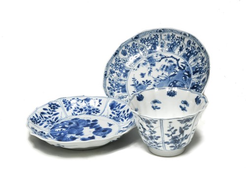 Lot 6 - A Chinese blue and white barbed-shaped dish, Kangxi (1662-1722)