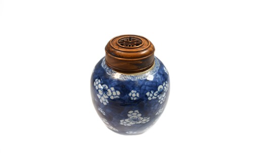 Lot 17 - A Chinese blue and white ginger jar, Kangxi (1662-1722)