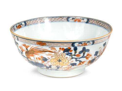 Lot 31 - A Chinese Imari porcelain bowl, Qing Dynasty, 18th century