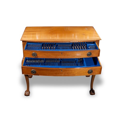 Lot 463 - A wooden canteen containing a 142-piece harlequin set of Elizabeth II silver cutlery and flatware
