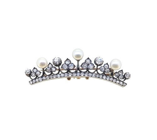 Lot 126 - A pearl and diamond brooch