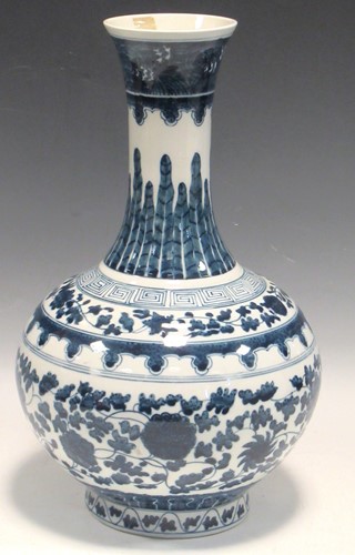 Lot 2 - A large Chinese blue and white porcelain...