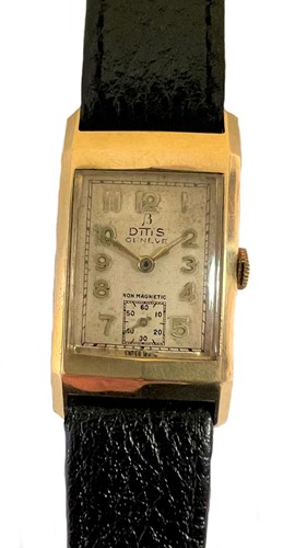 Lot 200 - Ditis, Genève - A 9ct gold 'Art Deco' style wristwatch