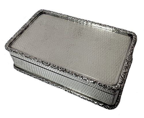 Lot 232 - An Elizabeth II silver snuff box